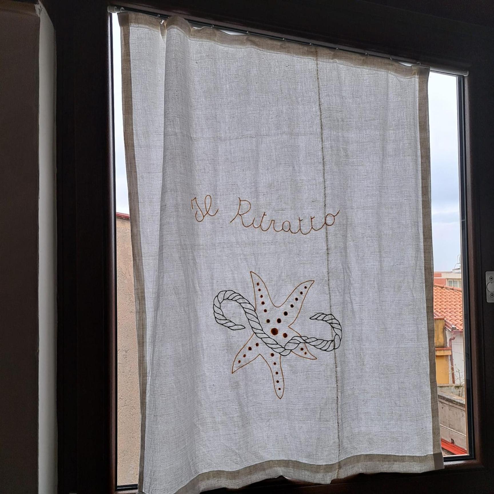 Il Ritratto Casa Vacanza 希拉 外观 照片